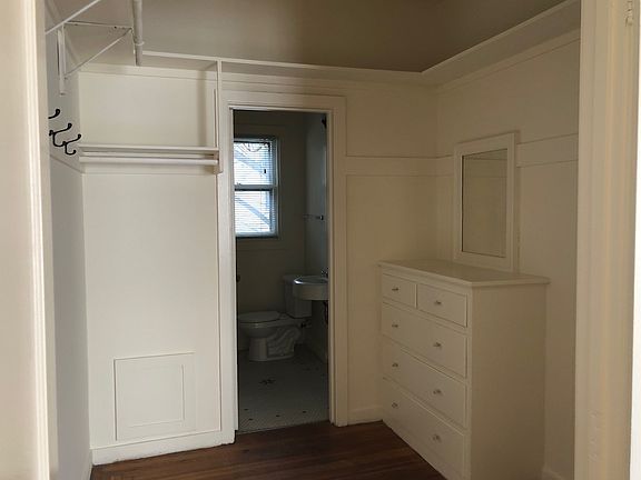 2nd image of 918 26th St