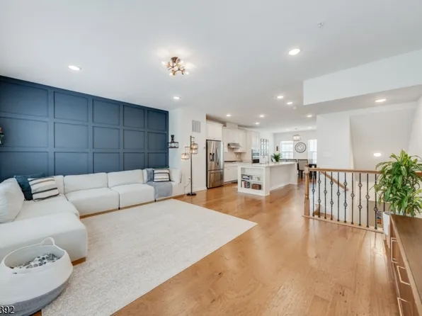 13 Braeburn Ct, Livingston Twp., NJ 07039