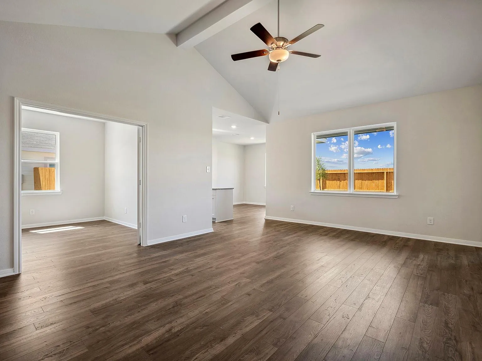 3 bed, 2.0 bath, 1658 sqft, $2,200 — Photo 4