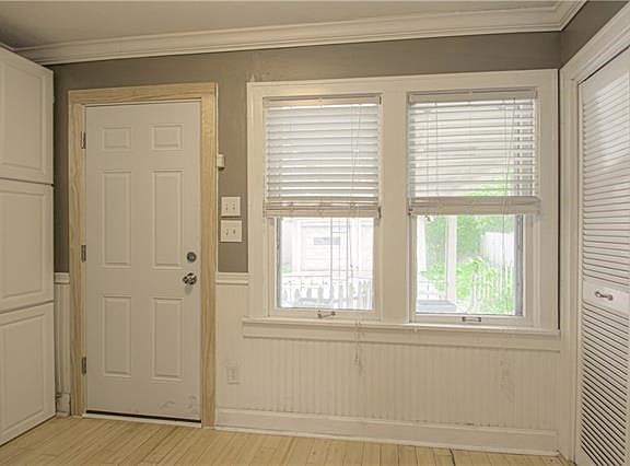 4th image of 729 E 72nd Ter