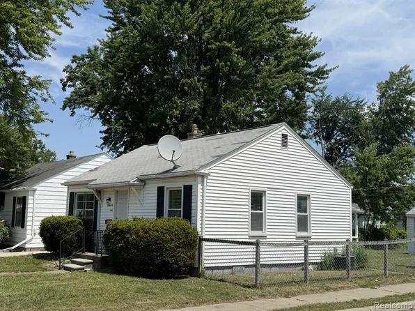 26604 Groveland St, Madison Heights, MI 48071