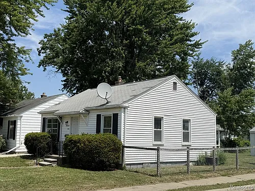 26604 Groveland St Photo 1