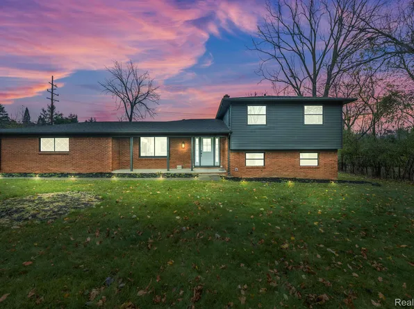 1538 Northumberland Dr, Rochester Hills, MI 48309