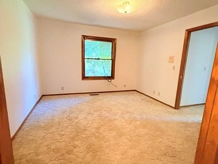 751 Catron St N — Photo 30