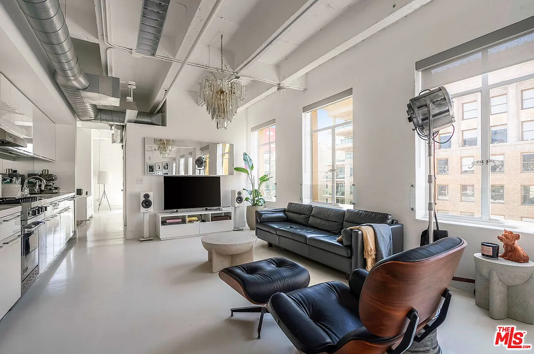 1 bed, 2.0 bath, 870 sqft, $3,495 — Photo 1