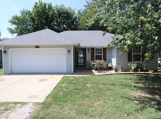 321 Shark Circle, Sparta, MO 65753