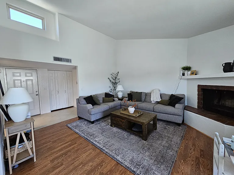 3453 N Richland Dr — Photo 3