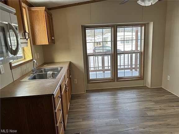 4th image of 56 Nancy St