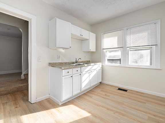 3rd image of 11412 Matilda Ave