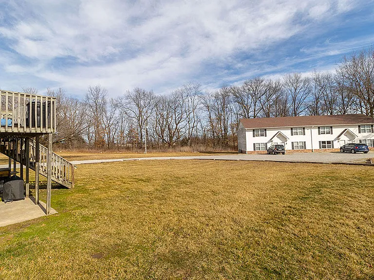 420 NE Park Ln #B — Photo 2