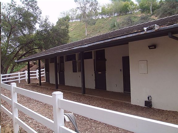 5th image of 6 Maverick Ln