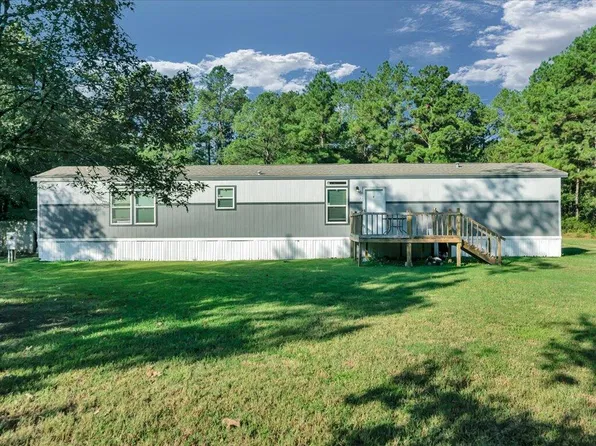378 Cotton Valley Dr, Lufkin, TX 75901