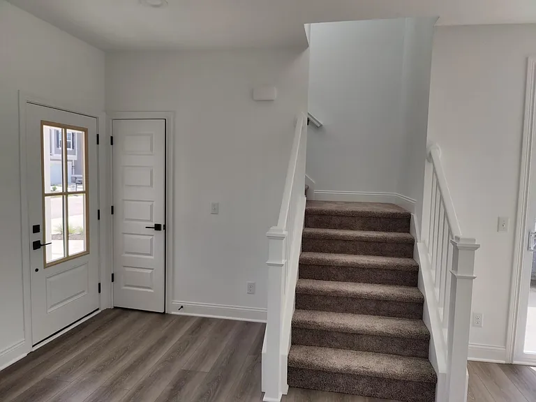 7020 Pickett Pl — Photo 9