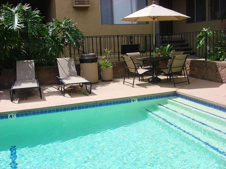 Alhambra @ Studio City Apts. — Photo 5