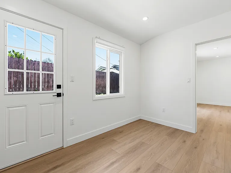 2817 Sycamore Ave — Photo 11