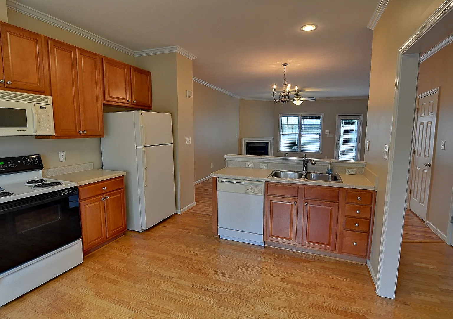 Light, Bright Governor's Village Townhome — Photo 3