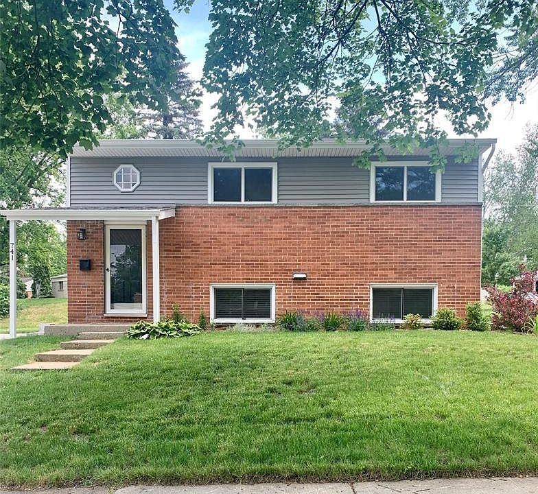 1st image of 741 Panorama Dr