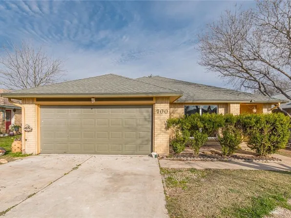 700 David Curry Dr, Round Rock, TX 78664