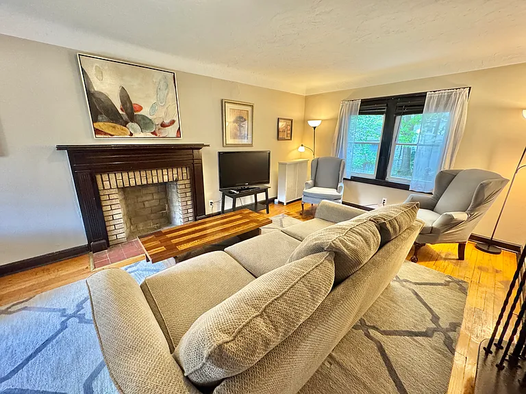 1004 Greyton Rd — Photo 3