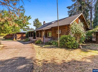 215 4th St, Scotts Mills, OR 97375
