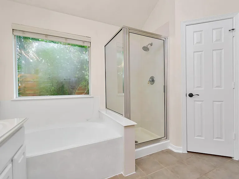 16510 Bluff Springs Dr — Photo 33