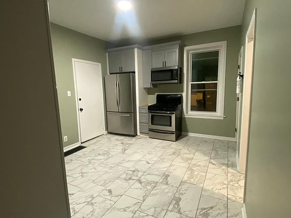 4th image of 949 N Leamington Ave #1R