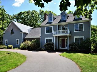 7 Fawn Trl, Old Saybrook, CT 06475