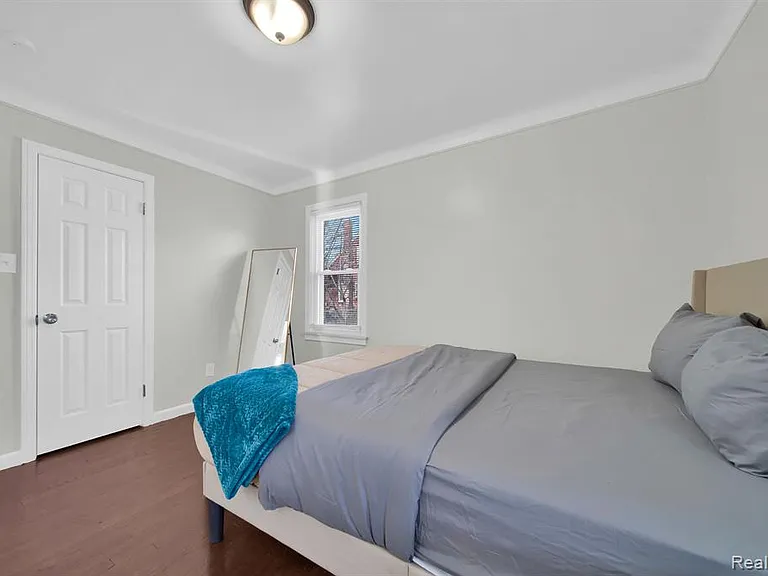 8550 W Outer Dr — Photo 12