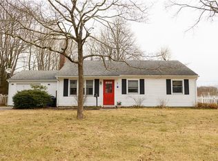 8 Hancock Rd, Barrington, RI 02806
