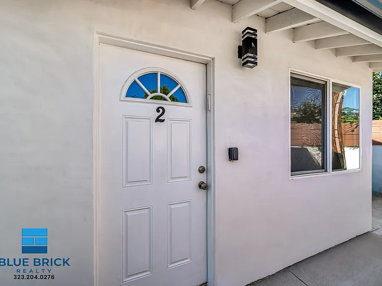 5843 Vanalden Ave — Photo 19