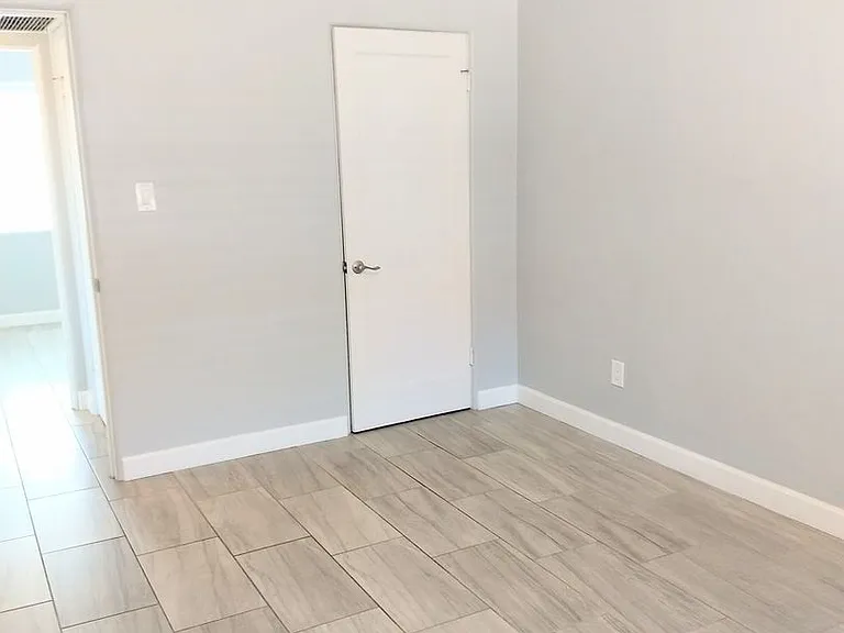 114 E Mariposa St #10 — Photo 13