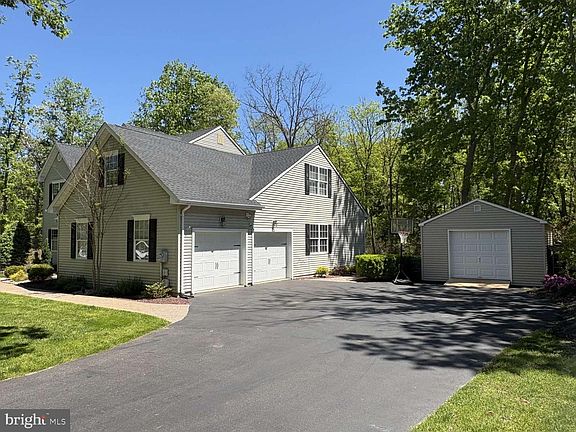 3rd image of 12 Oak Leaf Dr