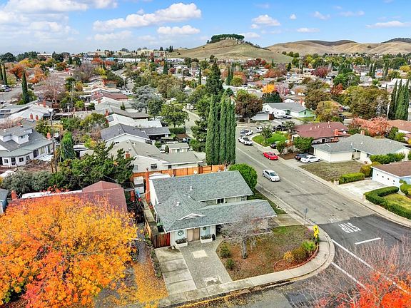 3rd image of 2501 Heather Drive