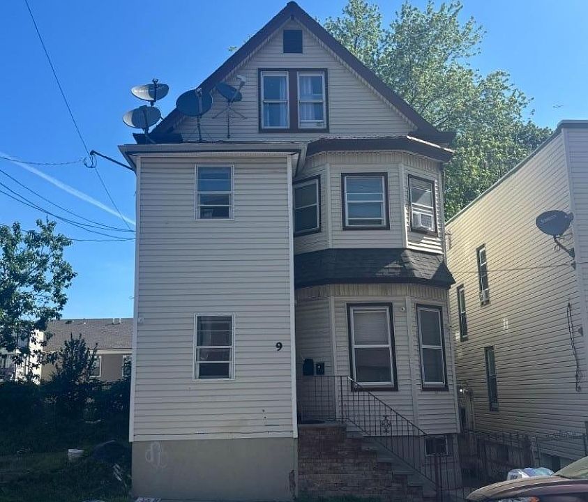2nd image of 9 Courtland St