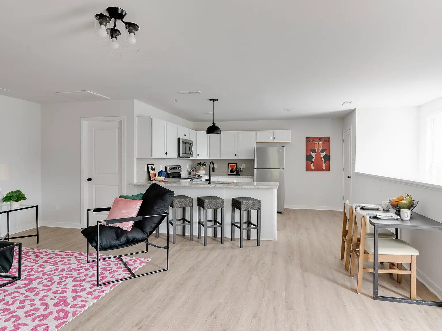 1 bed, 1025 sqft, $1,764 — Photo 2