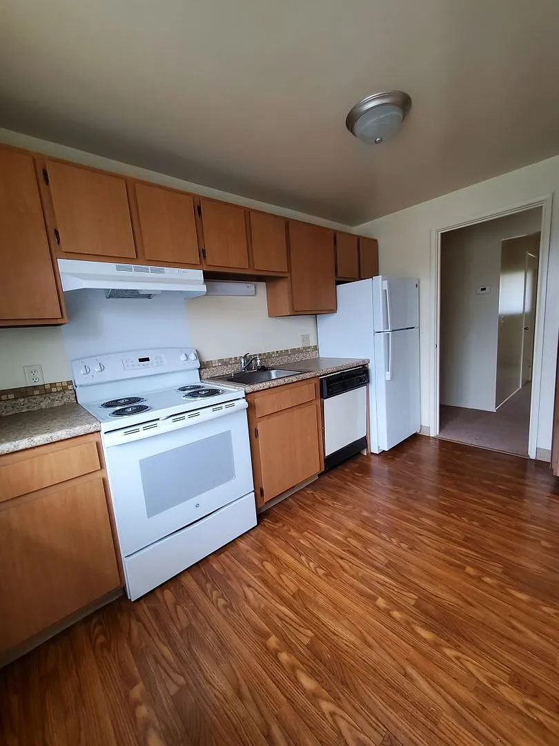 Village Park Manor Apartments — Photo 1