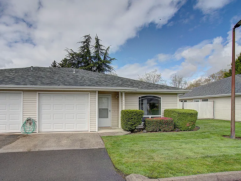 2610 SE 164th Ave #G12 — Photo 2