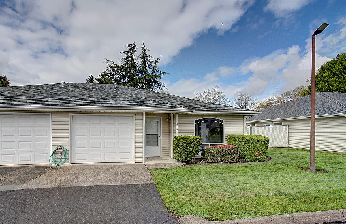 Building Photo - 2610 SE 164th Ave #G12