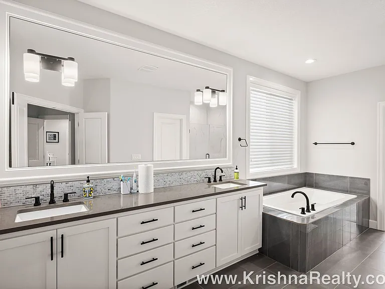 16685 NW Crossvine St — Photo 23