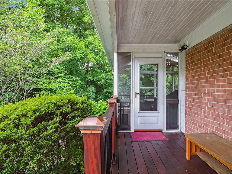1397 Canterbury Way — Photo 12