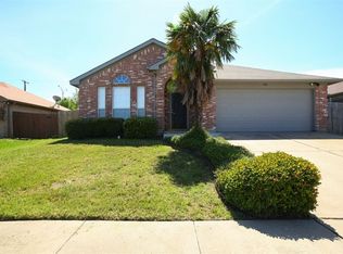 912 Trailview Dr, Arlington, TX 76018