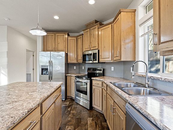 5th image of 98041 Hallway Rd Space 19