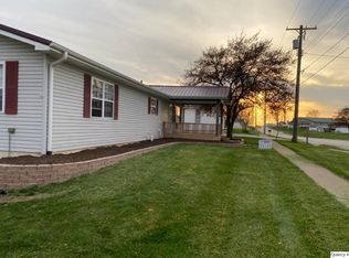 401 W Wood St, Camp Point, IL 62320