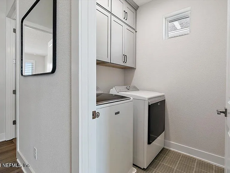 459 Crestview Dr — Photo 31