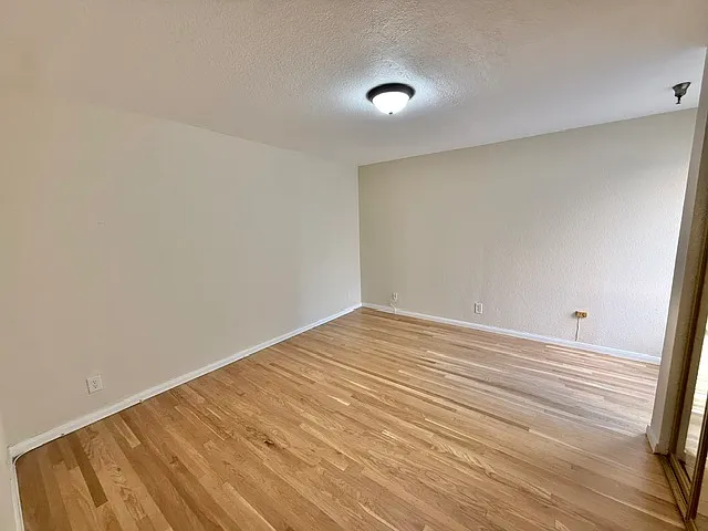 2 bed, 760 sqft, $5,850 — Photo 3