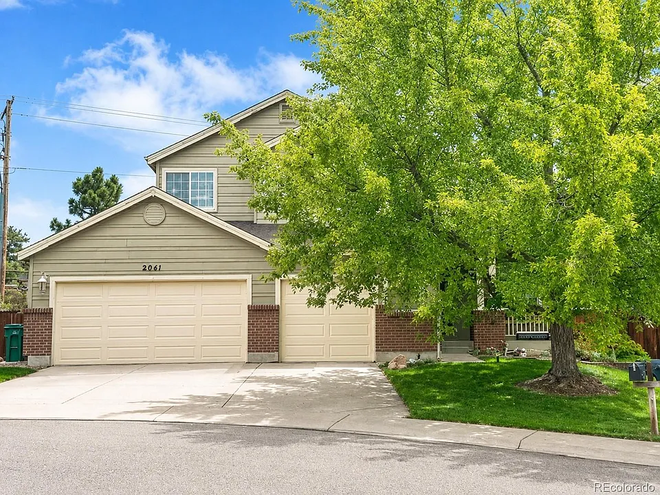 2041 Sandhurst Dr