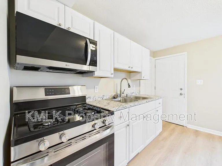 9042 Maple Grove Rd — Photo 2