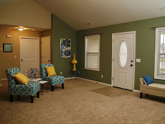 906 Mystic Dr Centralia MO Living Rm