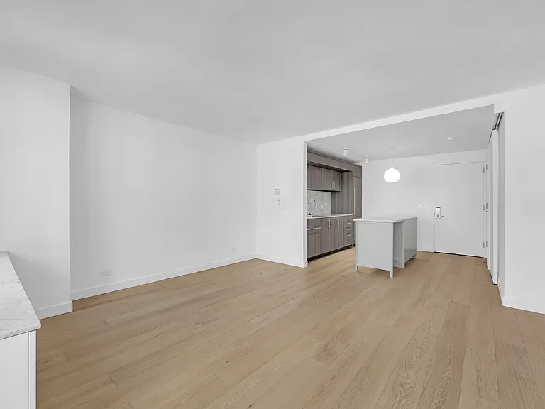 234 E 46th St #703 — Photo 11
