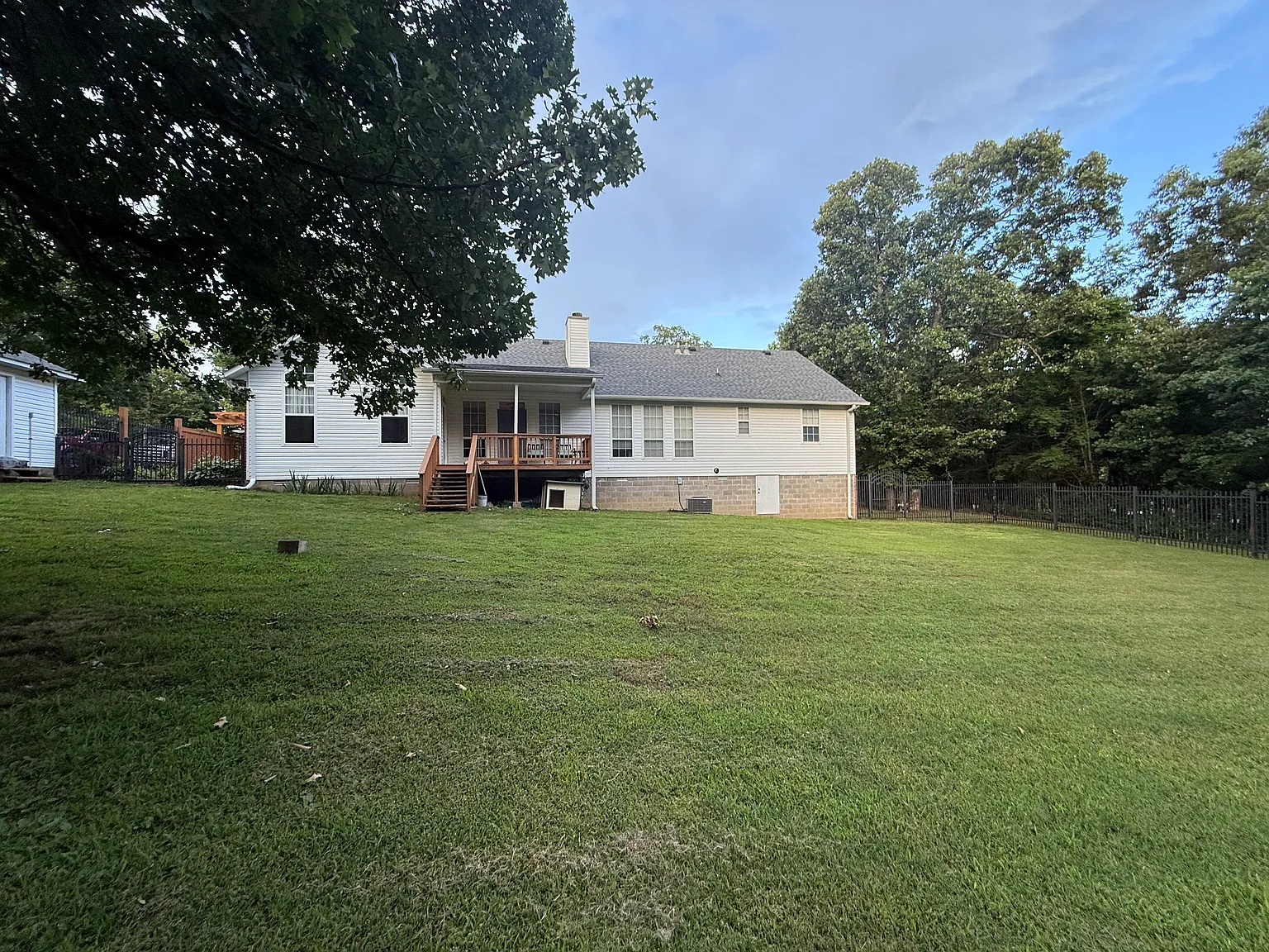 3 bed, 2550 sqft, $3,800 — Photo 3